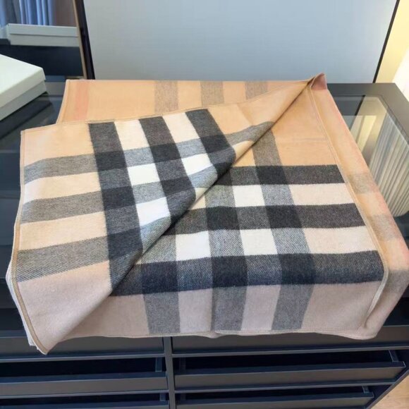 Burberry Camel and Black Check Cape - Picture 5 of 8